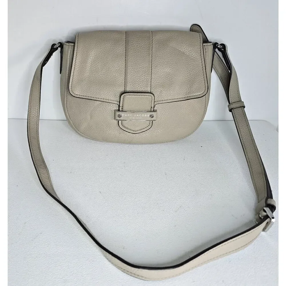 Marc Jacobs Traveler Messenger Leather Shoulder Bag Light Slate (Beige)